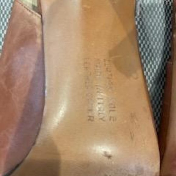 Salvatore Ferragamo Size 8 - Picture 4 of 10